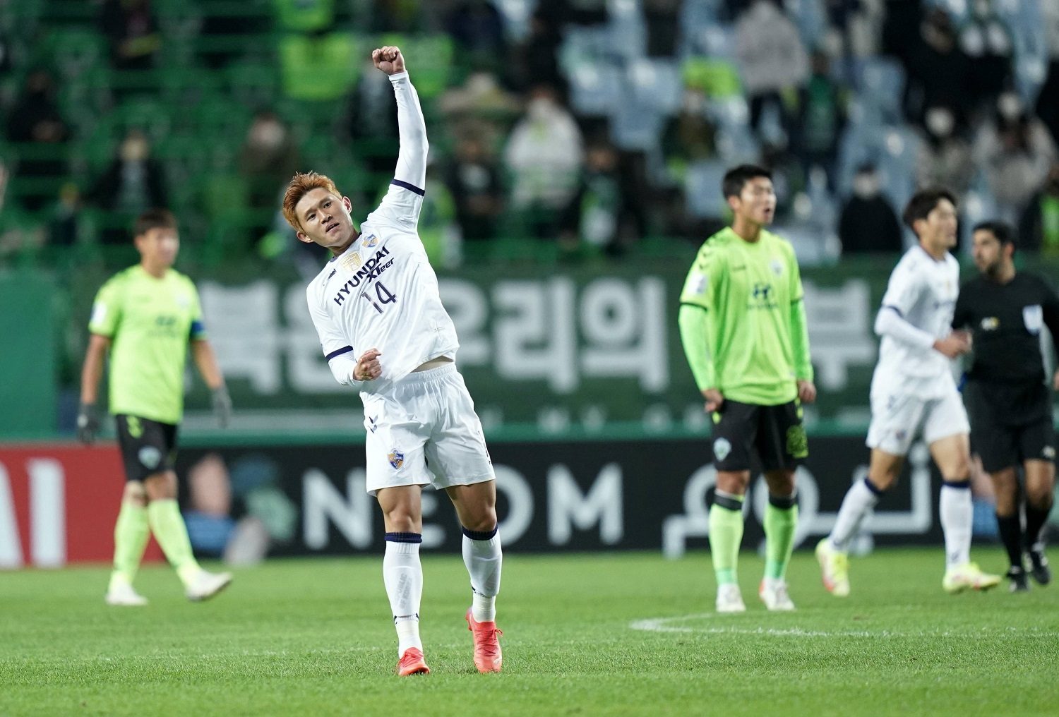 Dong-gyeong Lee