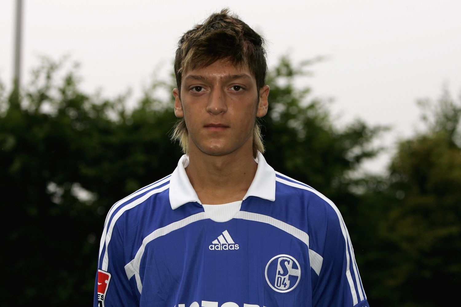 Mesut Özil 2007 im Trikot des FC Schalke 04.