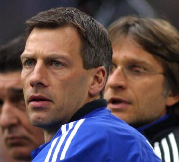 Frank Neubarth als Trainer von Schalke 04.