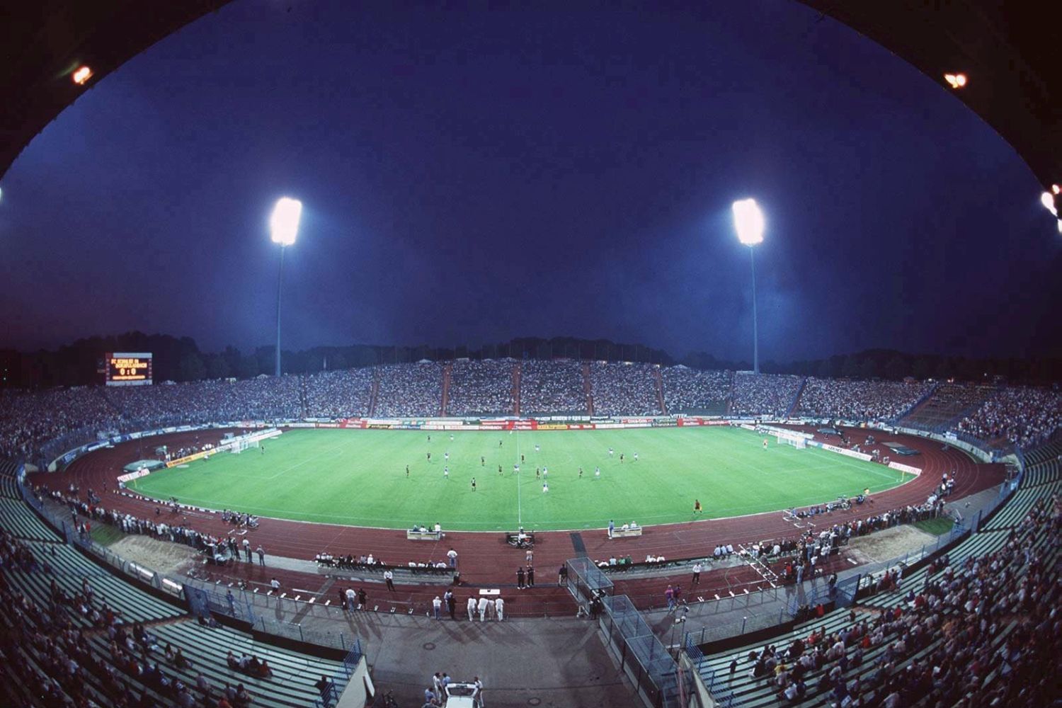 Flutlicht im Parkstadion