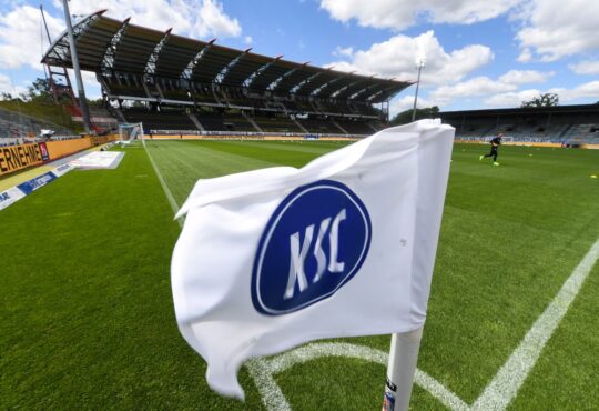 Logo oder Wappen des Karlsruher SC im Wildparkstadion