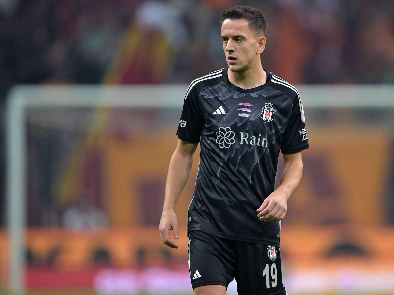 ISTANBUL - Amir Hadziahmetovic of Besiktas JK during the Turkish Super Lig match between Galatasaray AS and Besiktas AS at Rams Global Stadium on October 21, 2023 in Istanbul, Turkey. ANP Hollandse Hoogte GERRIT VAN COLOGNE Turkish Super Lig 2023/2024 xVIxANPxSportx/xGerritxvanxKeulenxIVx 482292520 originalFilename: 482292520.jpg