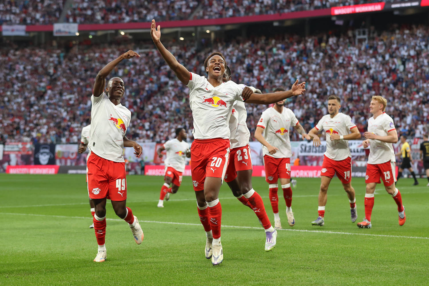 20.09.2025, xtgx, Fussball 1. Bundesliga, RB Leipzig - 1. FC Kˆln emspor, v.l. Assan Ouedraogo Leipzig, 20 Jubel, Torjubel, jubelt ueber das Tor, celebrate the goal, celebration DFL/DFB REGULATIONS PROHIBIT ANY USE OF PHOTOGRAPHS as IMAGE SEQUENCES and/or QUASI-VIDEO Leipzig *** 20 09 2025, xtgx, Fuﬂball 1 Bundesliga, RB Leipzig 1 FC Kˆln emspor, v l Assan Ouedraogo Leipzig, 20 Jubel, Torjubel, jubelt ueber das Tor, celebrate the goal, celebration DFL DFB REGULATIONS PROHIBIT ANY USE OF PHOTOGRAPHS as IMAGE SEQUENCES and or QUASI VIDEO Leipzig