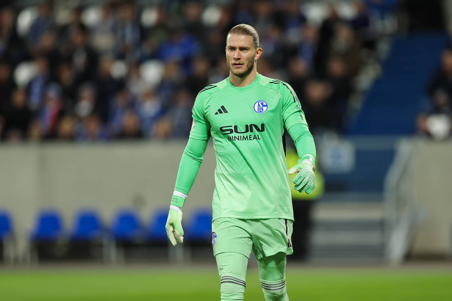 29.10.2025, xdcx, Fussball DFB-Pokal 2. Runde, SV Darmstadt 98 - FC Schalke 04, emonline, emspor, despor, v.l., Loris Karius FC Schalke 04 DFL/DFB REGULATIONS PROHIBIT ANY USE OF PHOTOGRAPHS AS IMAGE SEQUENCES AND/OR QUASI-VIDEO. *** 29 10 2025, xdcx, Fuflball DFB Pokal 2 Runde, SV Darmstadt 98 FC Schalke 04, emonline, emspor, despor, v l , Loris Karius FC Schalke 04 DFL DFB REGULATIONS PROHIBIT ANY USE OF PHOTOGRAPHS AS IMAGE SEQUENCES AND OR QUASI VIDEO Copyright: HMBxMedia/Claus