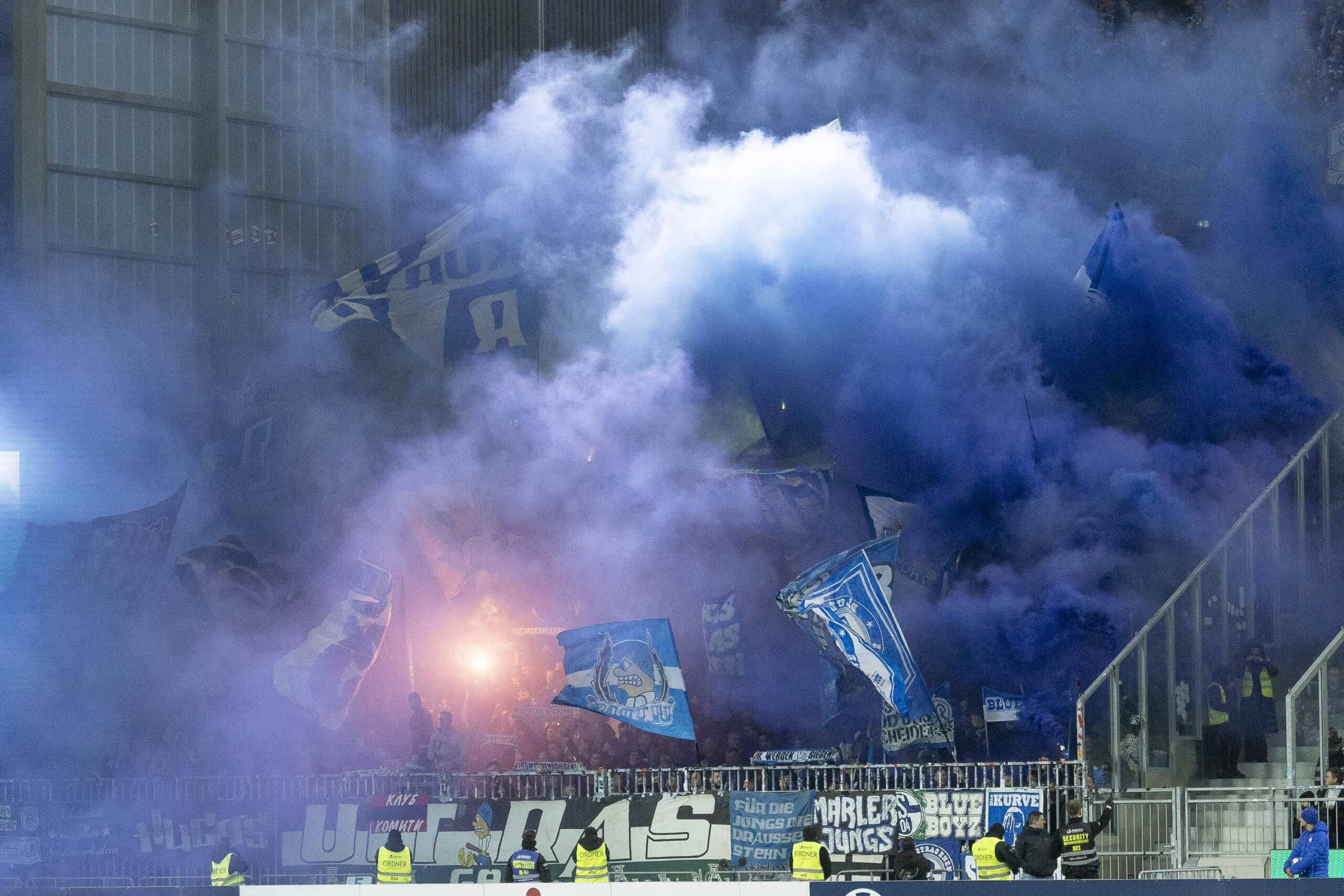 Schalke-Fans Pyrotechnik