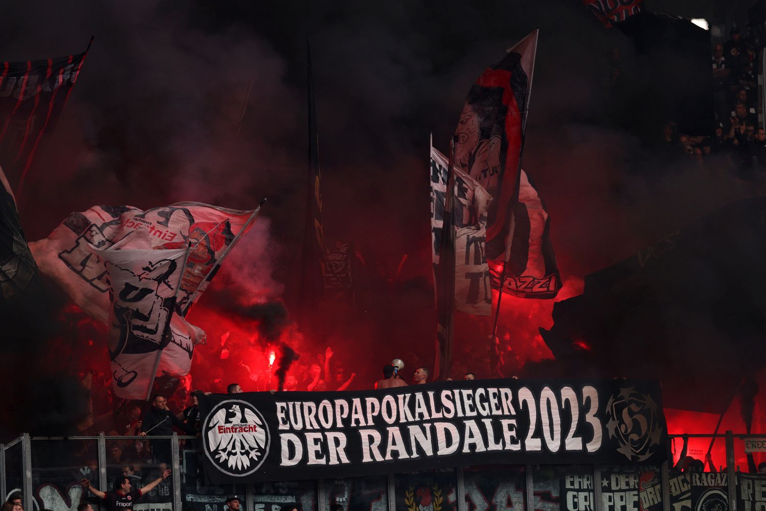 Fans Eintracht Frankfurt Pyro Veltins-Arena