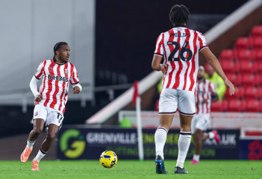 Stoke City v Charlton Athletic - Sky Bet Championship Eric-Junior Bocat of Stoke City is in attacking action during the Sky Bet Championship match between Stoke City and Charlton Athletic at the Britannia Stadium in Stoke-on-Trent, England, on November 25, 2025. Stoke-on-Trent Staffordshire United Kingdom PUBLICATIONxNOTxINxFRA Copyright: xMIxNewsx originalFilename:fletcher-stokecit251125_np8bx.jpg