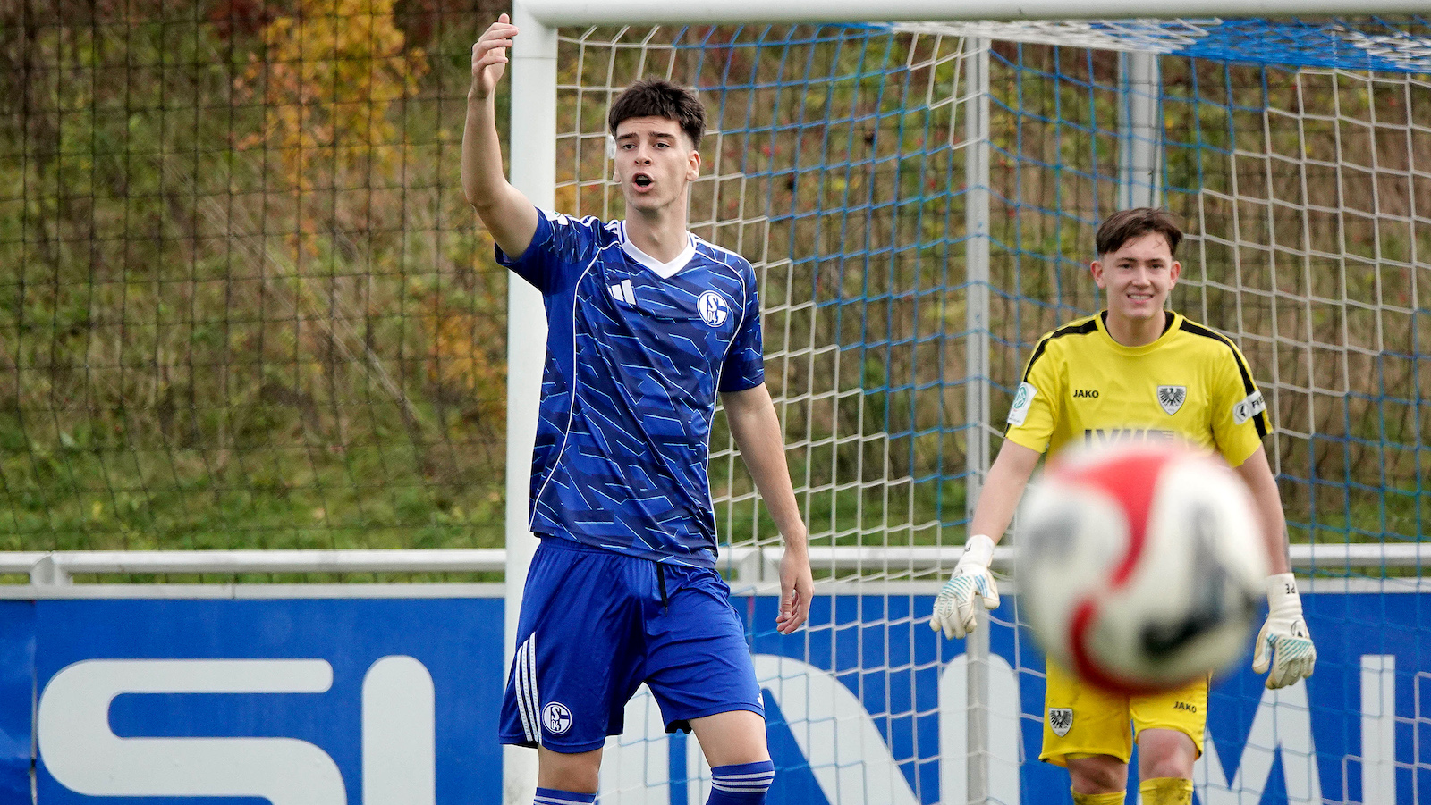 RECORD DATE NOT STATED Fuﬂball U19 DFB-Nachwuchsliga Begegnung FC Schalke 04 U19 gegen Preuﬂen M¸nster U19 ** NUR F‹R REDAKTIONELLE ZWECKE ** EDITORIAL USE ONLY **FC-SpielerAmar Ibrisimovic (links) am Sonntag, 02.11.2025 in der Fuﬂball U19 DFB-Nachwuchsliga Begegnung FC Schalke 04 U19 (blau) gegen Preuﬂen M¸nster U19 im Parkstadion in Gelsenkirchen. Deutschland NRW Gelsenkirchen Copyright: MichaelxKorte *** Soccer U19 DFB Youth League match FC Schalke 04 U19 vs Preuﬂen M¸nster U19 FOR EDITORIAL PURPOSES ONLY p FC playerAmar Ibrisimovic left on Sunday, 02 11 2025 in the Soccer U19 DFB Youth League match FC Schalke 04 U19 blue vs Preuﬂen M¸nster U19 at Parkstadion in Gelsenkirchen Germany NRW Gelsenkirchen Copyright MichaelxKorte Copyright: MichaelxKorte doc8336udnu6vlegtk3ipd ,EDITORIAL USE ONLY
