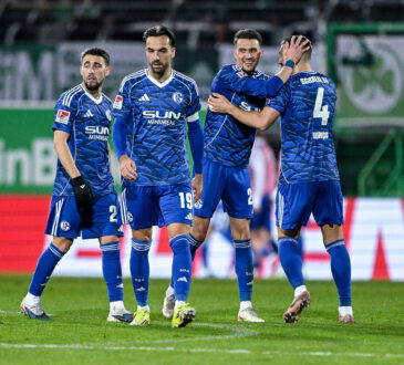 Dejan Ljubicic (FC Schalke 04) freut sich über das Tor zum 1:1