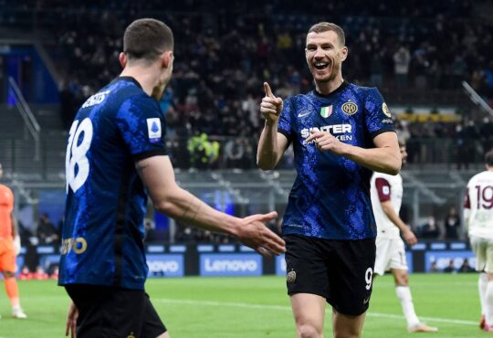 Edin Dzeko und Robin Gosens